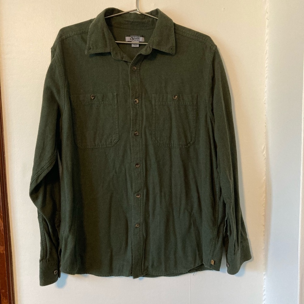 Gander Mountain Men’s L Green Button Down